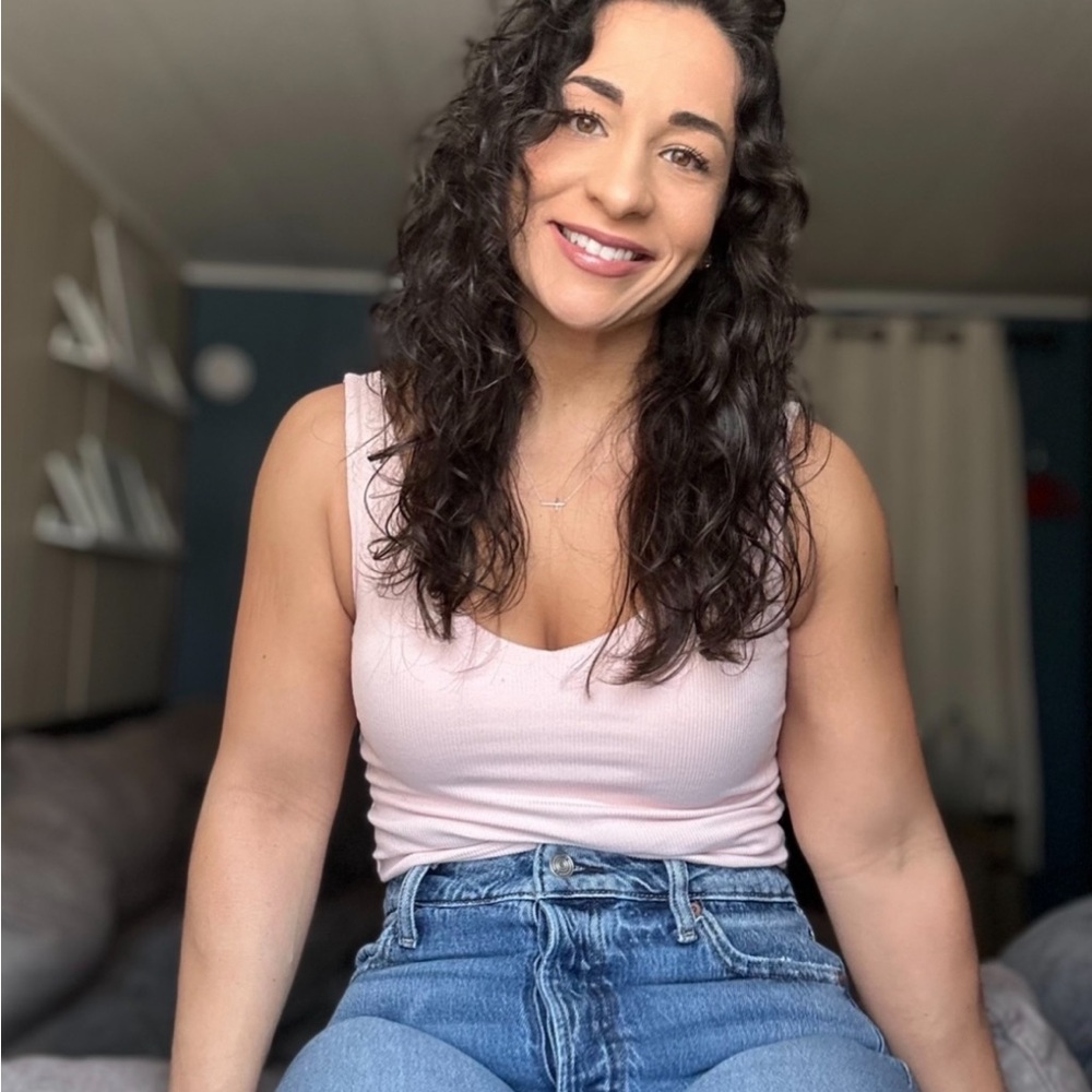 Meet your Posher, Ayla